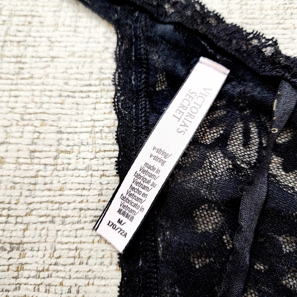 Victoria's Secret | Lace V-String Thong Panty - Picture 3 of 3